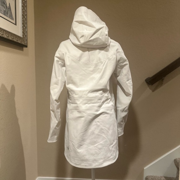 lululemon athletica White Jacket - Picture 2 of 8